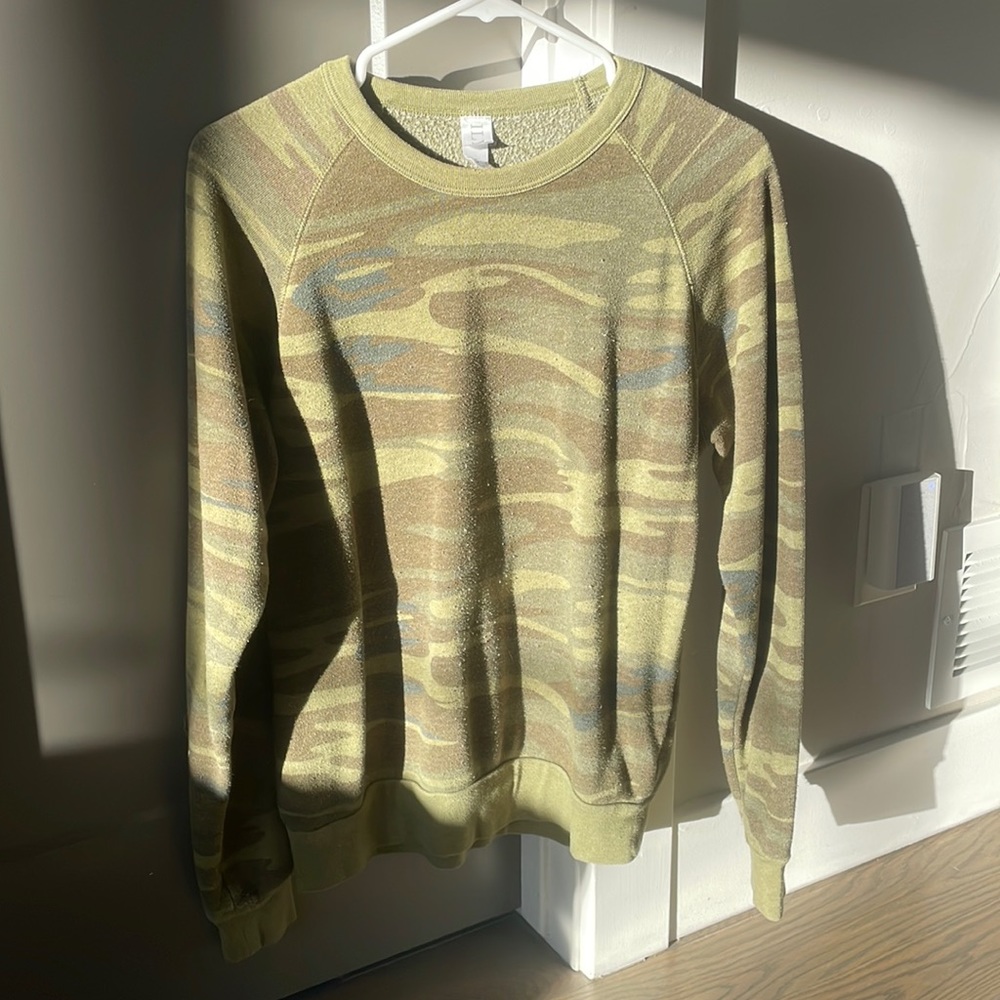 ILY size small camo sweatshirt
